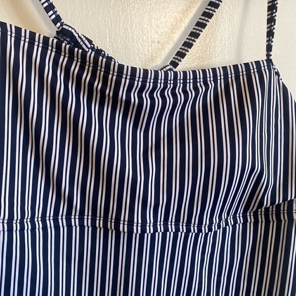 Maternity swimsuit top, navy and white striped adjustable straps. Size XXL - Picture 2 of 7